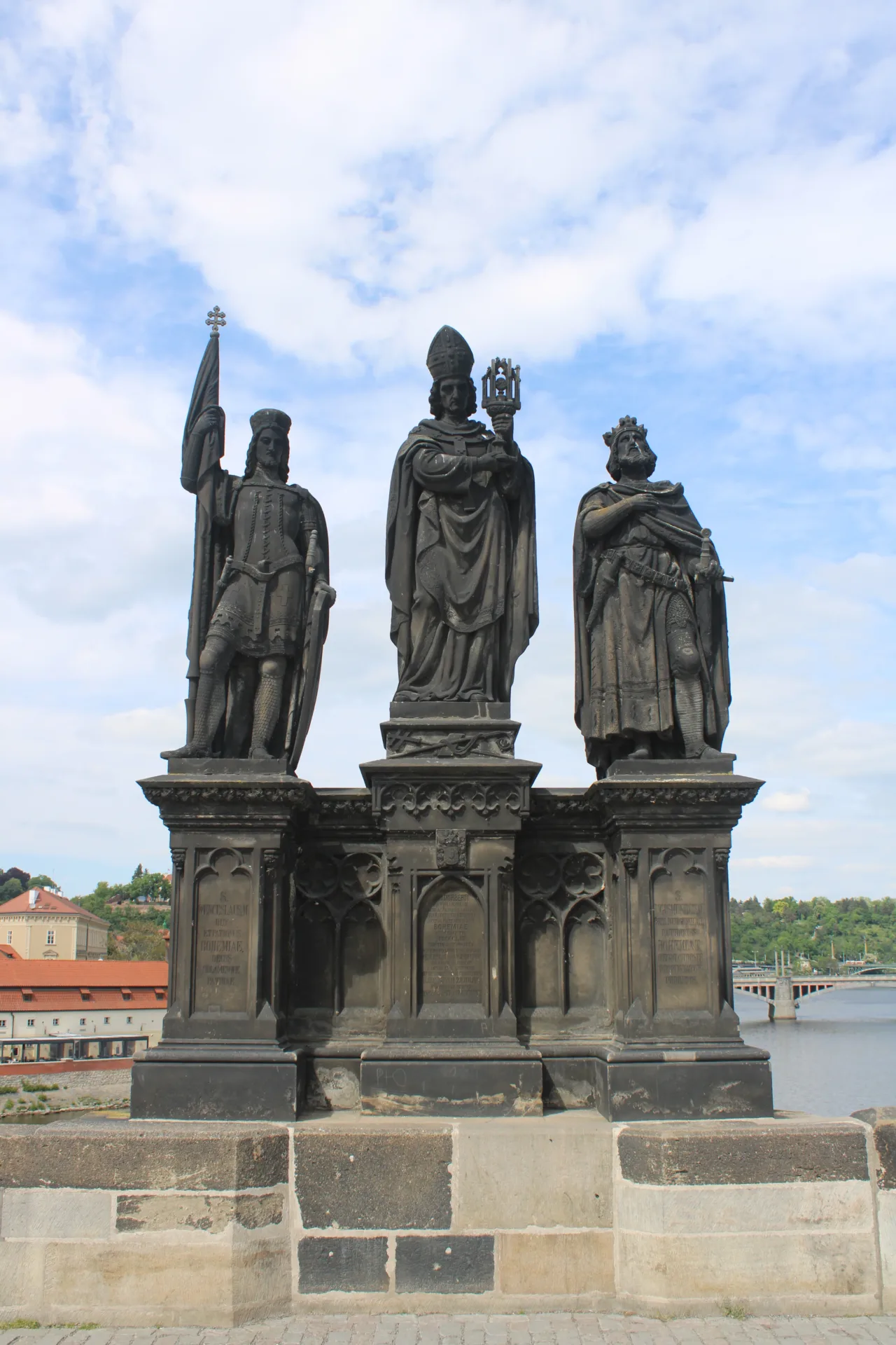 Statuen auf der Prager Karlsbrücke.