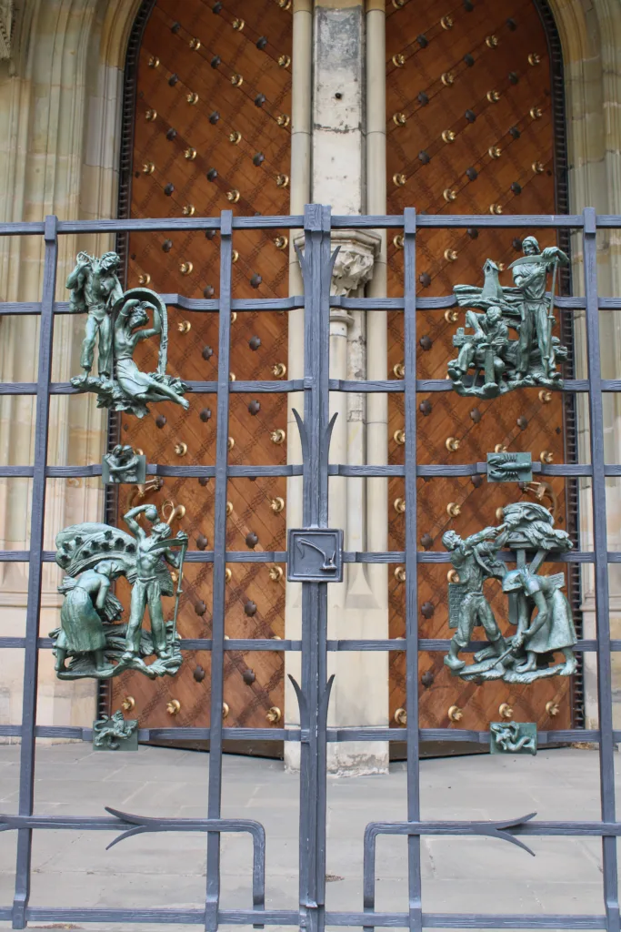 Verzierende Sternzeichen an der Kathedrale